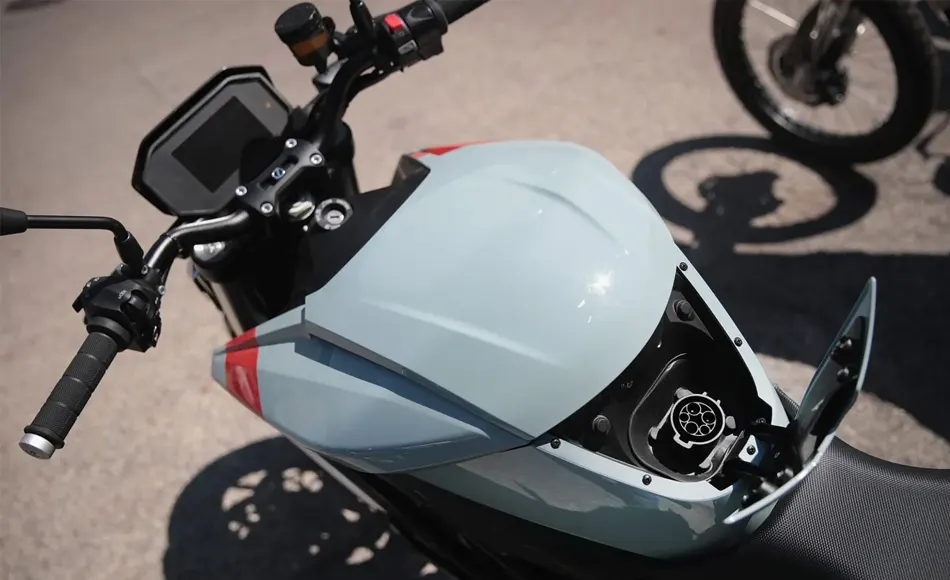 Jak se připojuje konektor elektrického motocyklu?